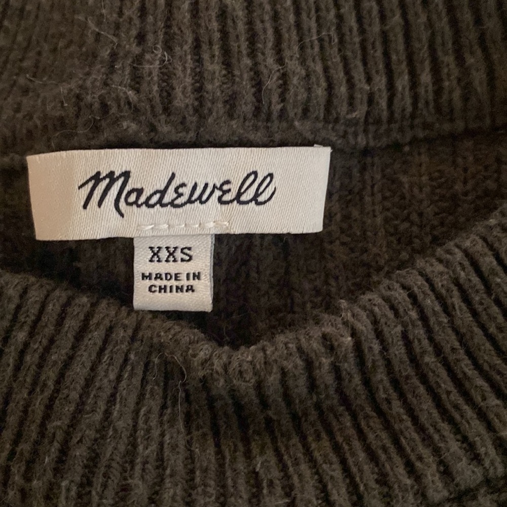 Madewell adorable short sweater with great pockets in front. - Picture 10 of 11